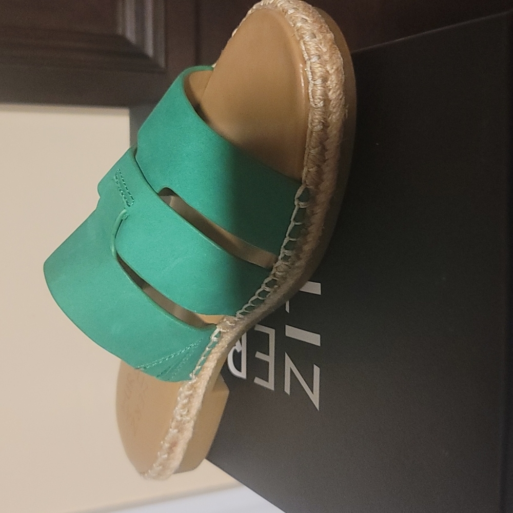 Naturalizer Sandals, Color Green, 7.5 M, Brand New